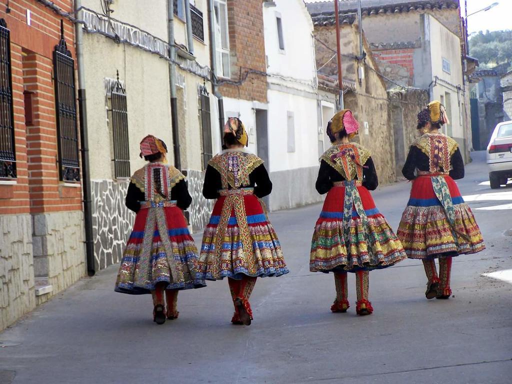 El Huesped Del Sevillano Ar Lagartera المظهر الخارجي الصورة